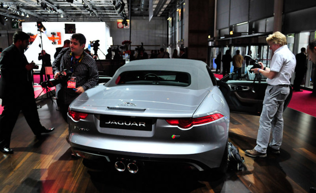 15_2013_Jaguar_F-Type_Paris_motor_show