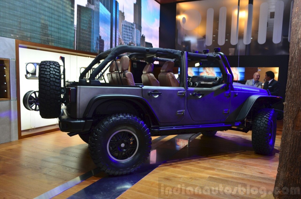 Jeep-Wrangler-Unlimited-Rubicon-Stealth-show-car-side-at-the-2014-Paris-Motor-Show