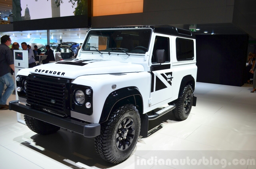Land-Rover-Defender-Black-Pack-for-France-at-the-2014-Paris-Motor-Show