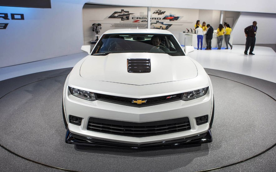 2014-chevrolet-camaro-z28-front-end-top-view