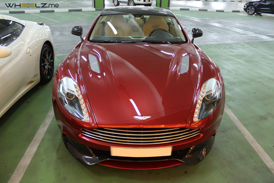 Aston Martin Vanquish (2)