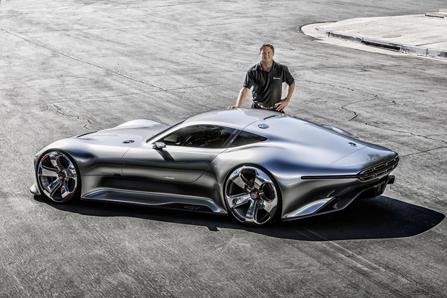 Gorden Wagener, Leiter Design Mercedes-Benz, mit dem Vision Gran