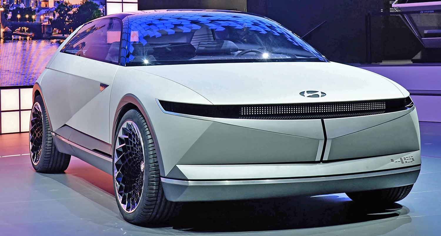هيونداي  إي في كونسيبت45 – سيارة المستقبل العصرية بتصميم يحنّ الى الماضي