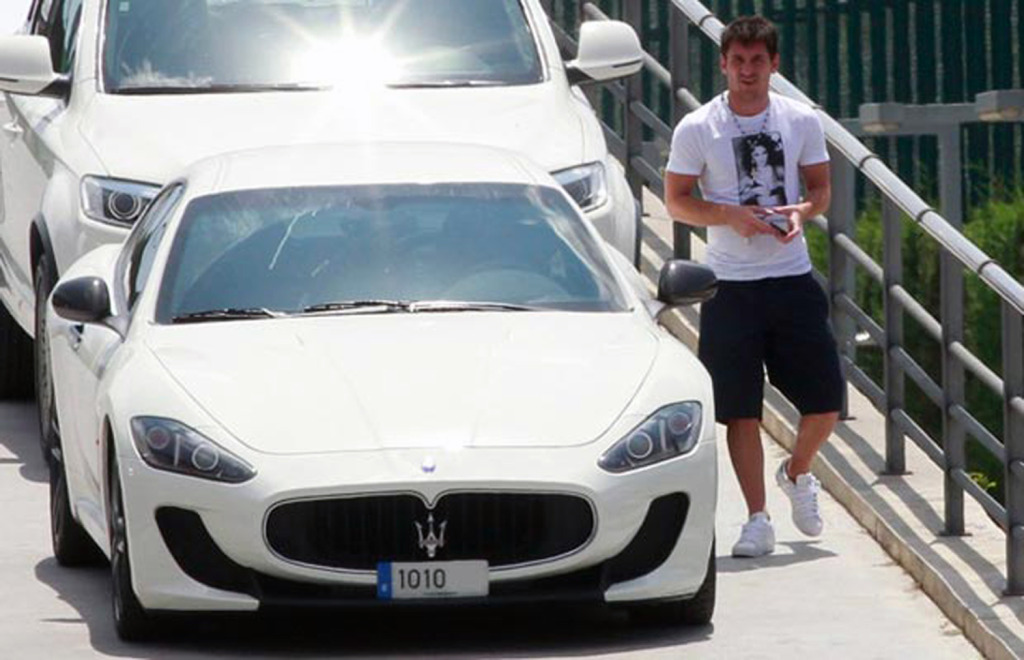Messi-with-his-cars