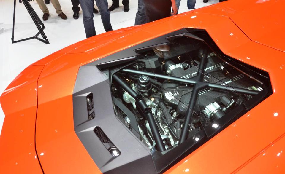 2012-lamborghini-aventador-lp700-4-65-liter-v-12-engine-photo-389065-s-1280x782  - موقع ويلز - الأرشيف