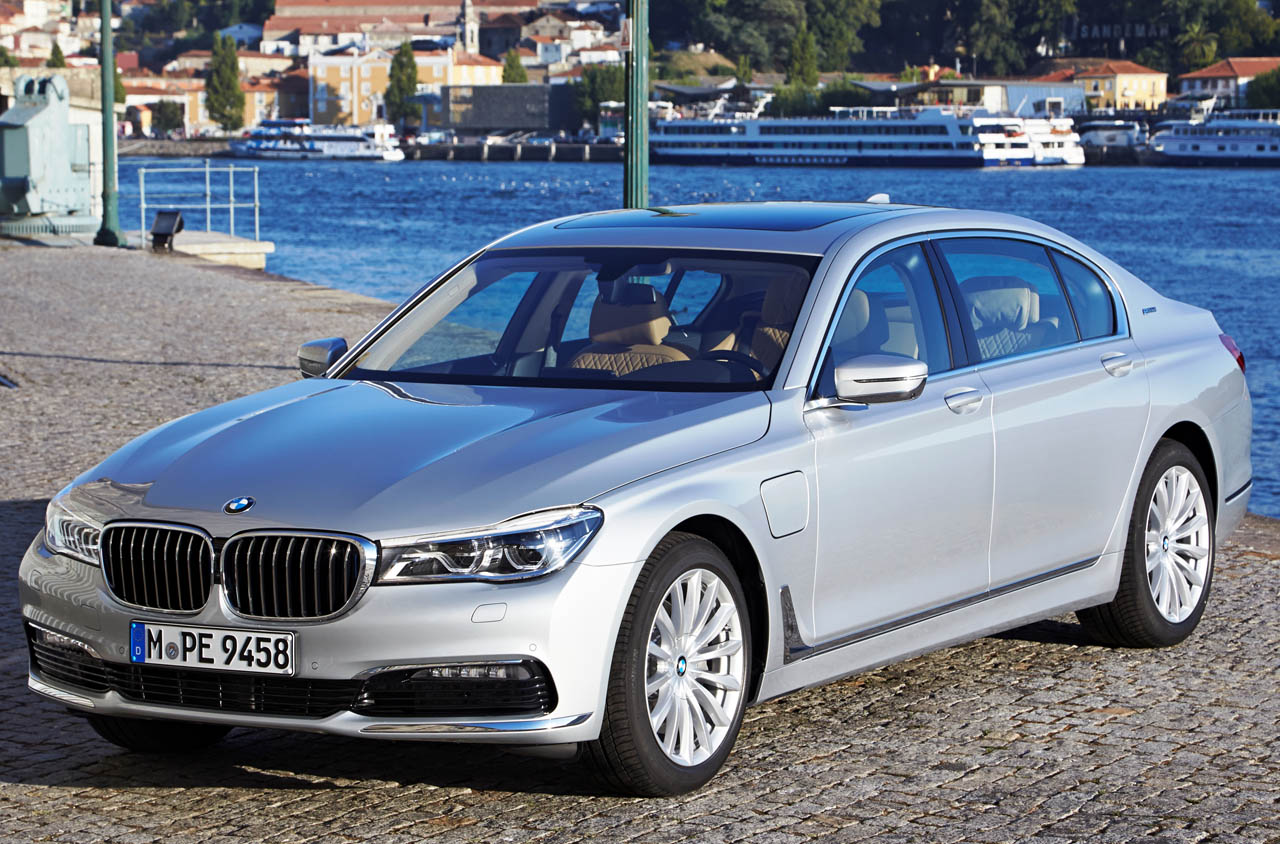 P90194906_highRes_the-new-bmw-740le-08
