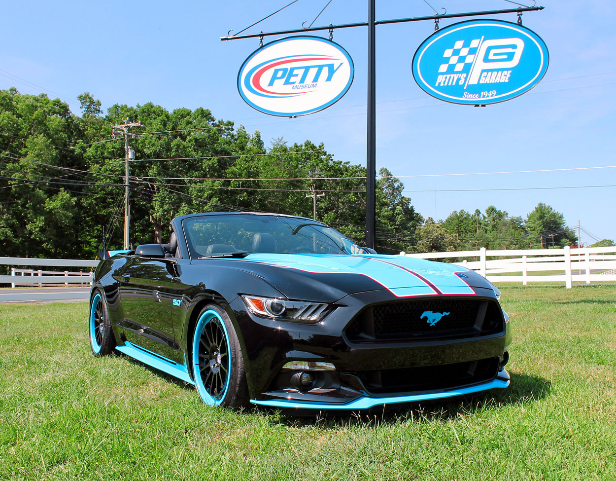 Petty's Garage Mustang GT King Edition