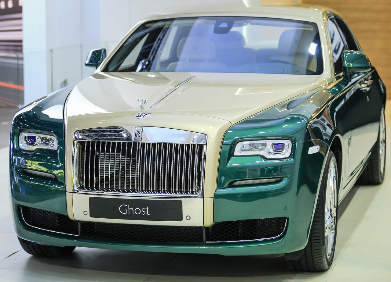 P90204557_highRes_rolls-royce-ghost-at