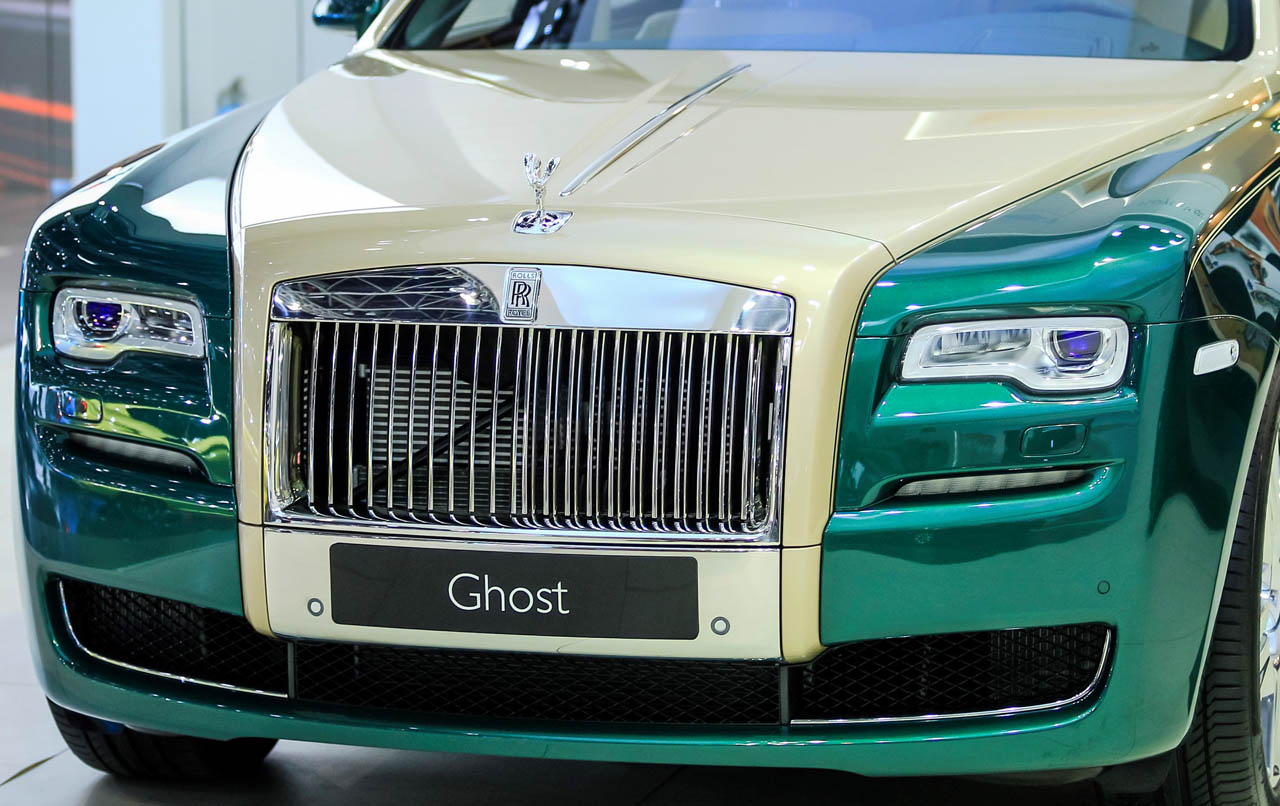 P90204557_highRes_rolls-royce-ghost-at1