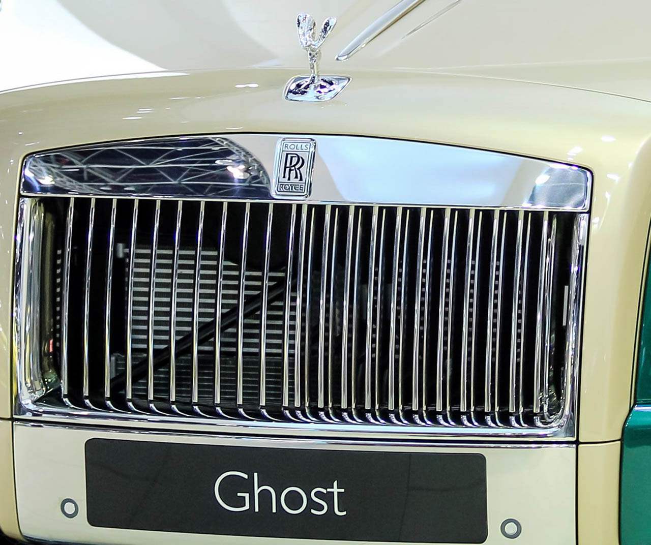 P90204557_highRes_rolls-royce-ghost-at2
