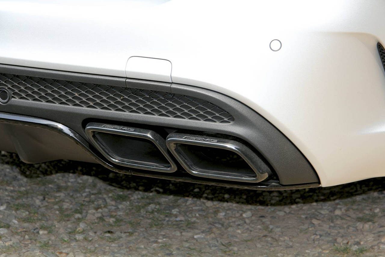 Mercedes-AMG-C63-7
