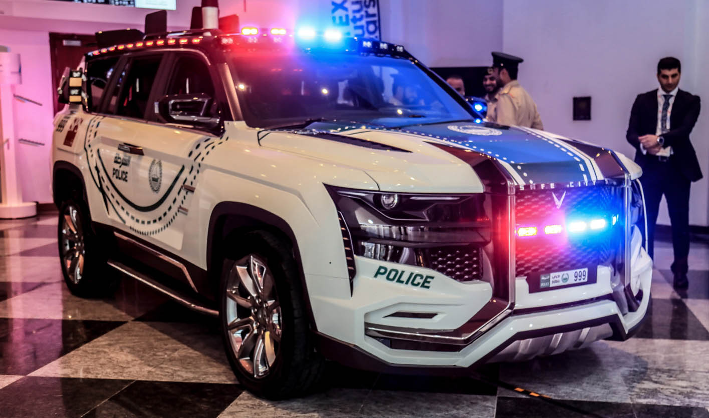Машина мусульманина. Внедорожник Beast Patrol для полиции Дубая. W Motors Дубайская полиция. W Motors Beast Patrol. Nissan Patrol полиция в Дубае.