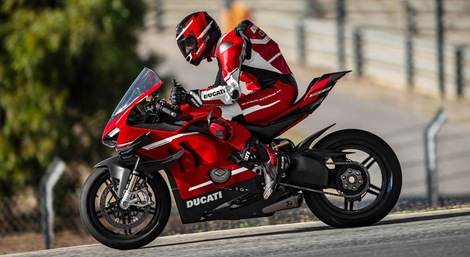 دراجة دوكاتي سوبر ليجيرا في4 الجديدة كلياً – صاروخ على عجلتين يصل الى صالات العرض في أكتوبر 2020 Ducati-Superleggera-V4-17