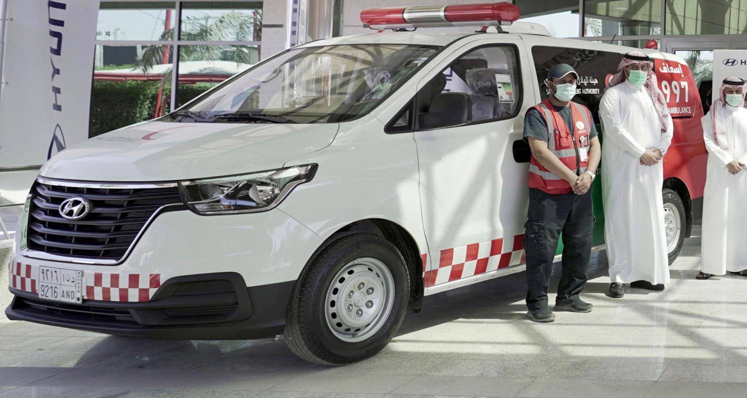 هيونداي تقدم 24 مركبة للدعم الطبي لهيئة الهلال الأحمر السعودي للمساعدة في مكافحة فيروس كوفيد-19