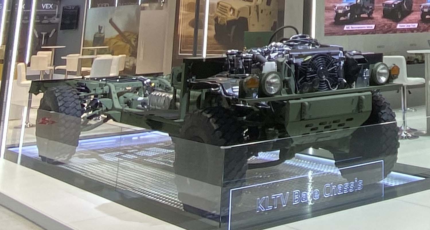 كيا تعرض نموذج الشاحنة التكتيكية الخفيفة وتقنية المركبات الدفاعية في معرض آيدكس 2021