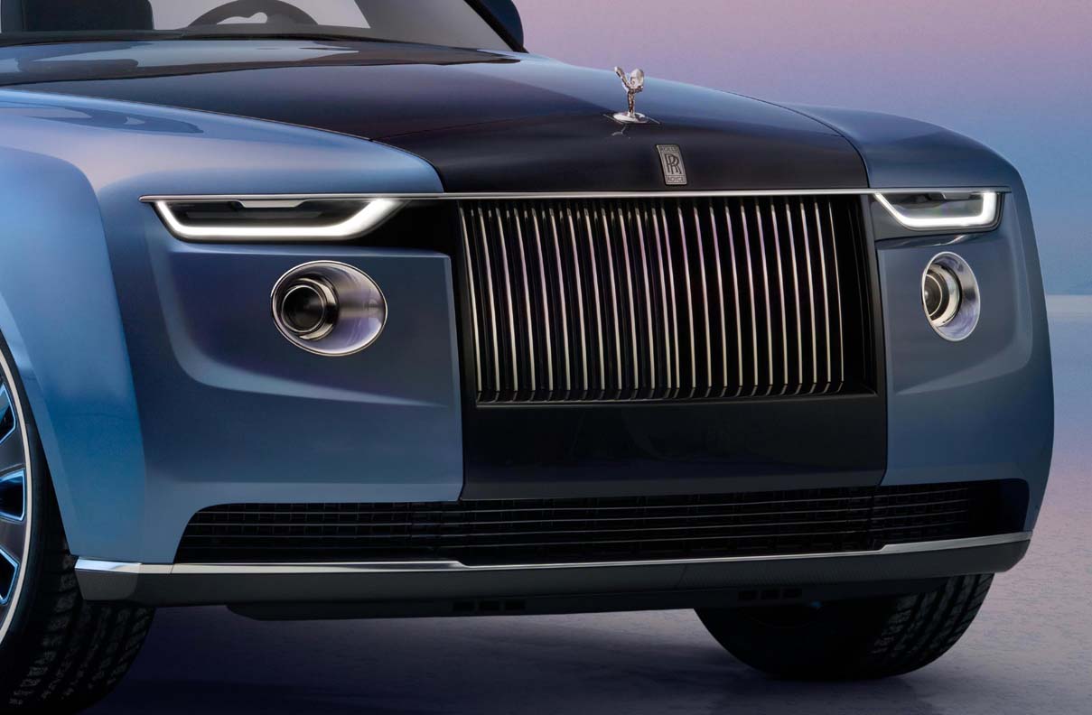 Rolls-Royce Returns to Coachbuilding Roots with New Boat Tail