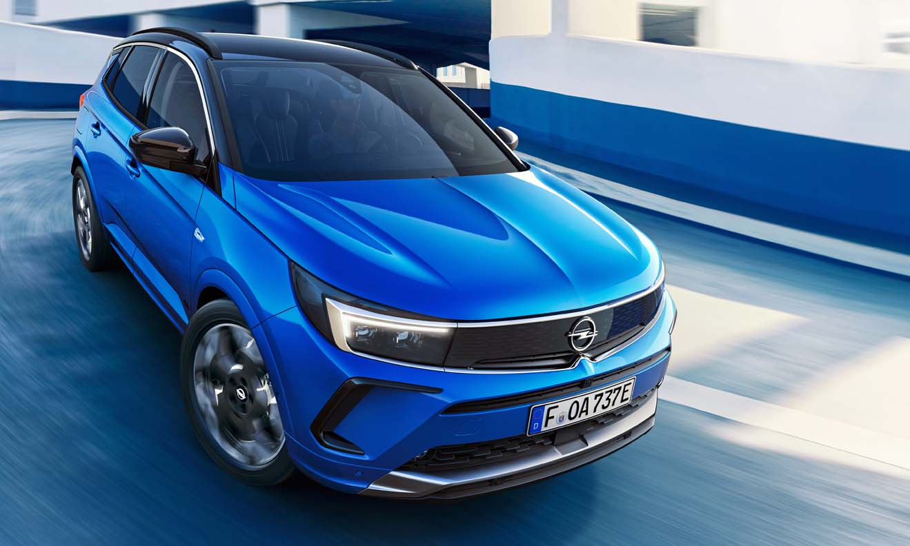 High-Tech All-Wheel Drive with Opel Grandland Hybrid4, Opel